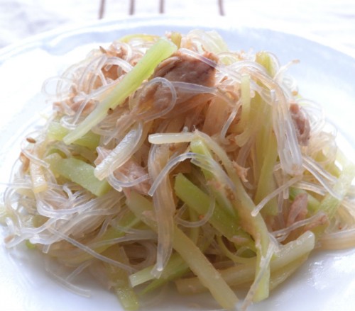 ブロッコリーの茎と春雨の中華風サラダ